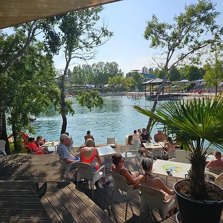 Harmonia Riva B11 公寓 *